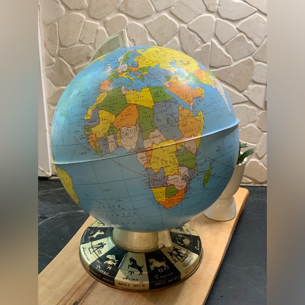 THE OHIO ART COMPANY | Vintage Metal Globe